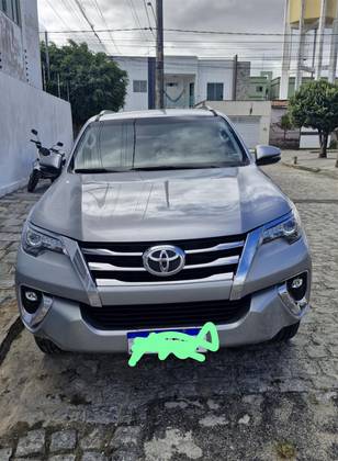 TOYOTA HILUX SW4 2.8 SRX 4X4 7 LUGARES 16V TURBO INTERCOOLER DIESEL 4P AUTOMÁTICO TOYOTA HILUX SW4 2.8 SRX 4X4 7 LUGARES 16V TURBO INTERCOOLER DIESEL 4P AUTOMÁTICO
